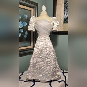24 Inch Decorative Mannequin With Dress / Pearls
